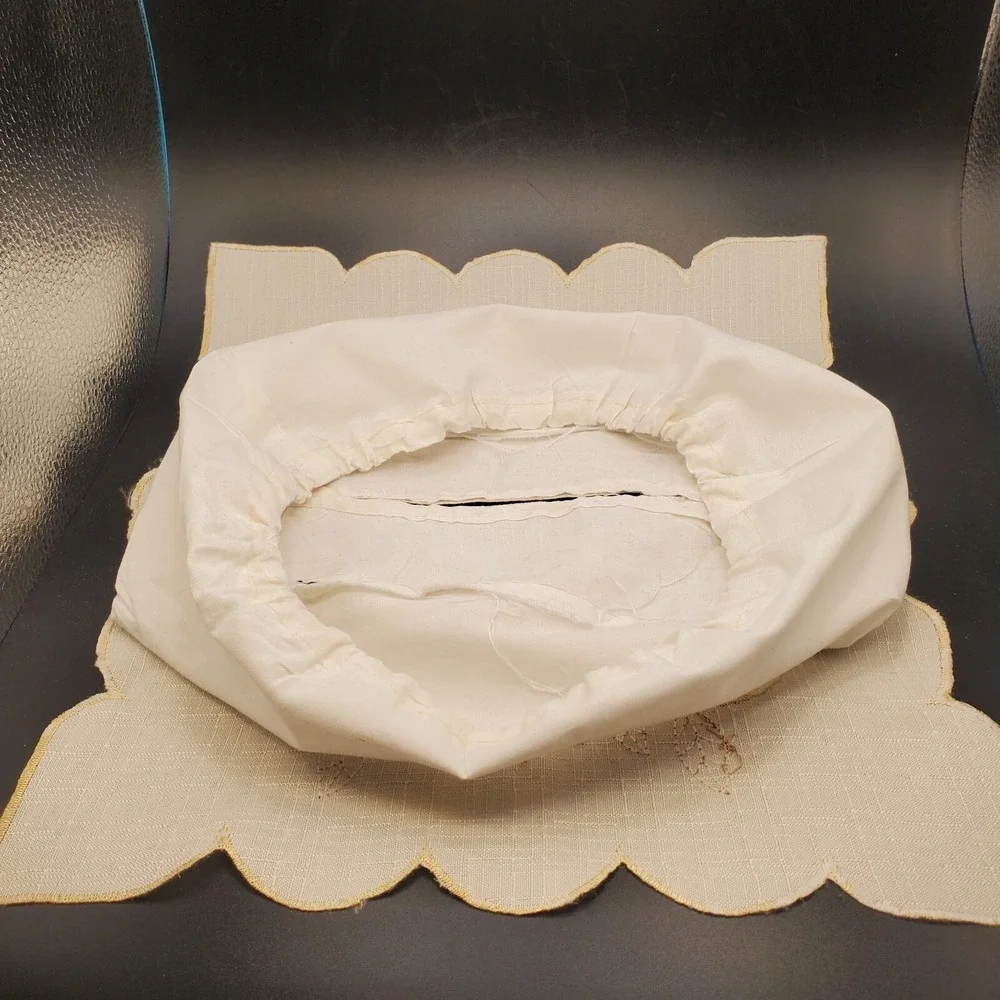 Vintage Embroidered Linen Cloth Floral Tissue Box Cover With‎ Scalloped Edge